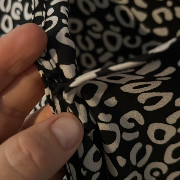 Graphic print, empire waist flowy top - Picture 5 of 7